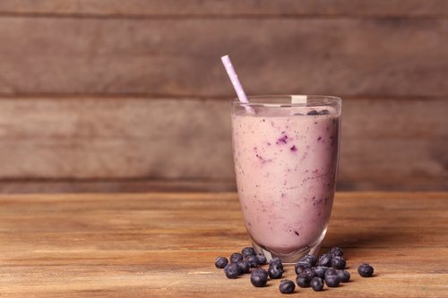 Blueberry and Whey Protein Breakfast Smoothie